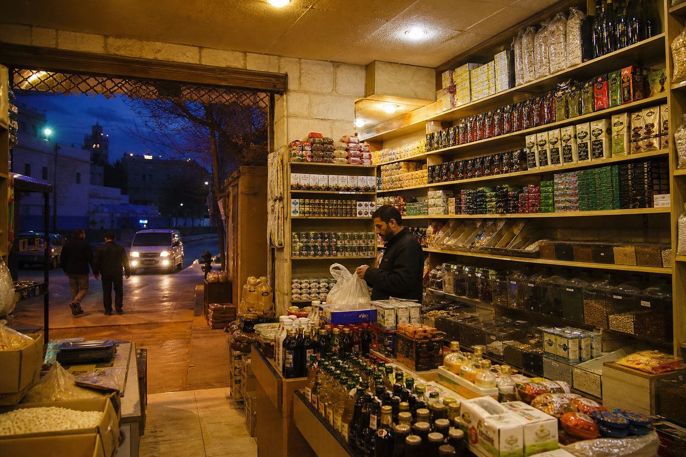 URFA BAZAR Şanlıurfa marketi akşam saatlerinde açık